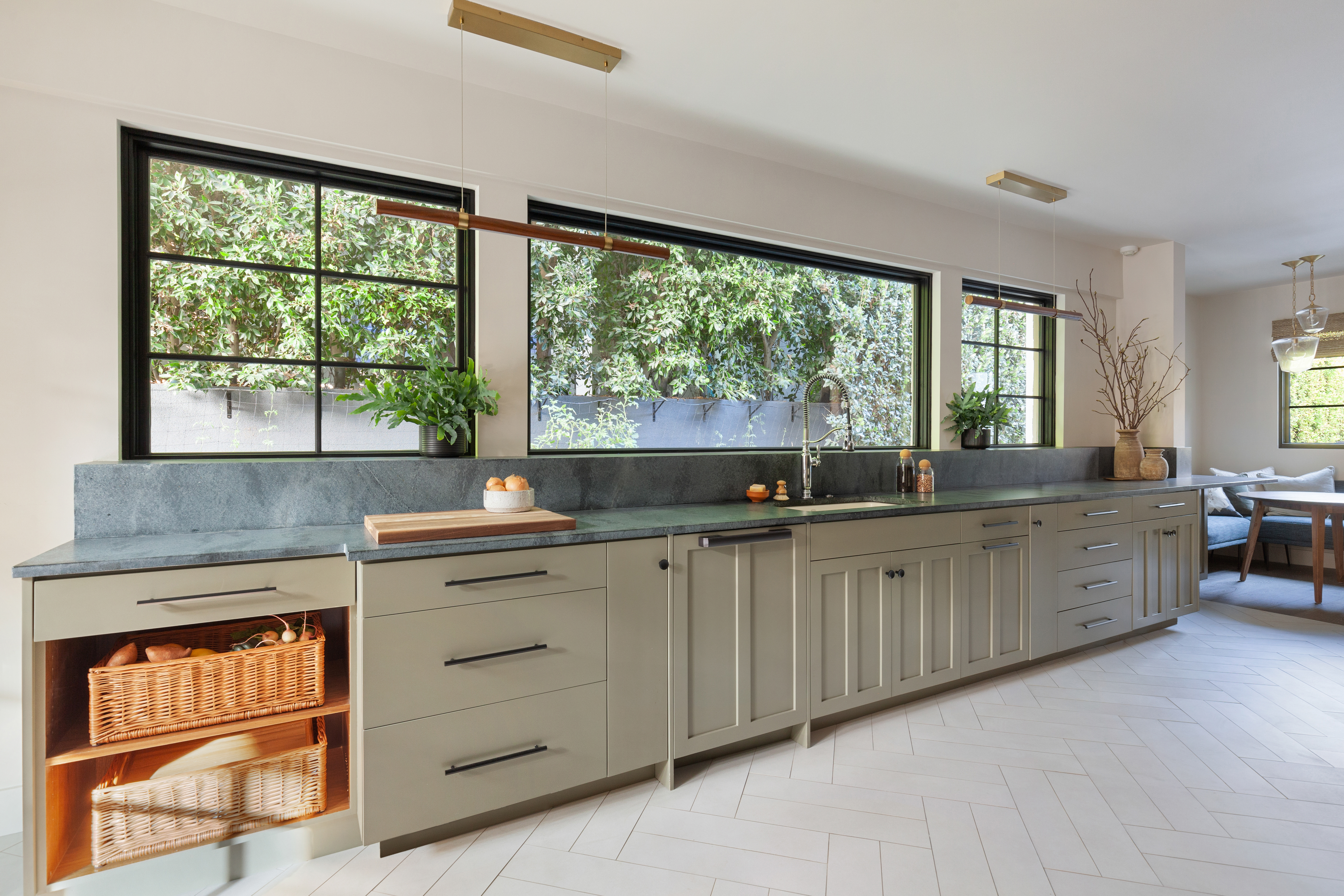 Grey Soapstone Countertops Keep This LA Kitchen Light And Bright   Laurie March Done 14 